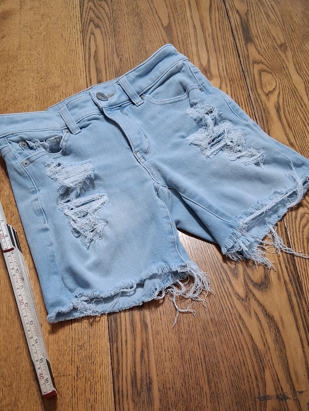 AMERICAN EAGLE JEANS SHORTS  WOMENS 2 BLUE MIDI THE DREAM Distressed Used